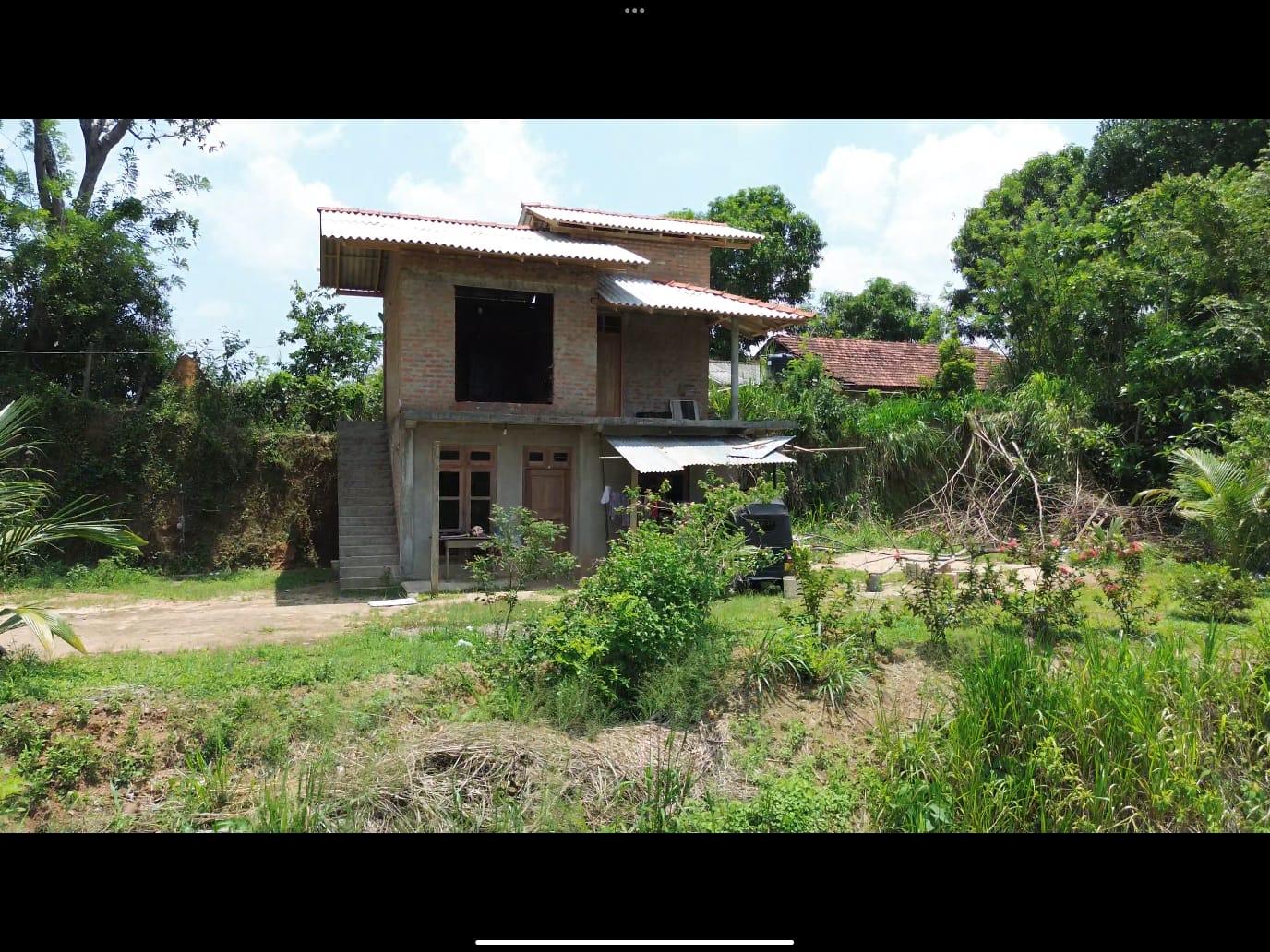 House in Henwella Road, Polwatumodara, Weligama