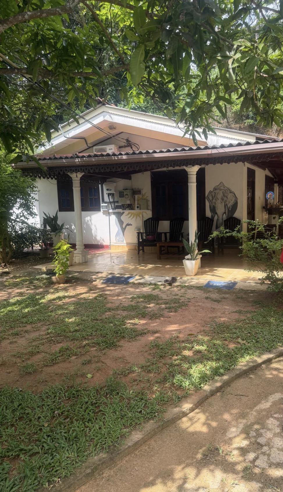 Guest House in Polwatumodara , Weligama